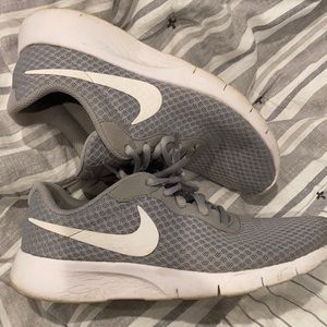 Nike Tanjun Sneakers